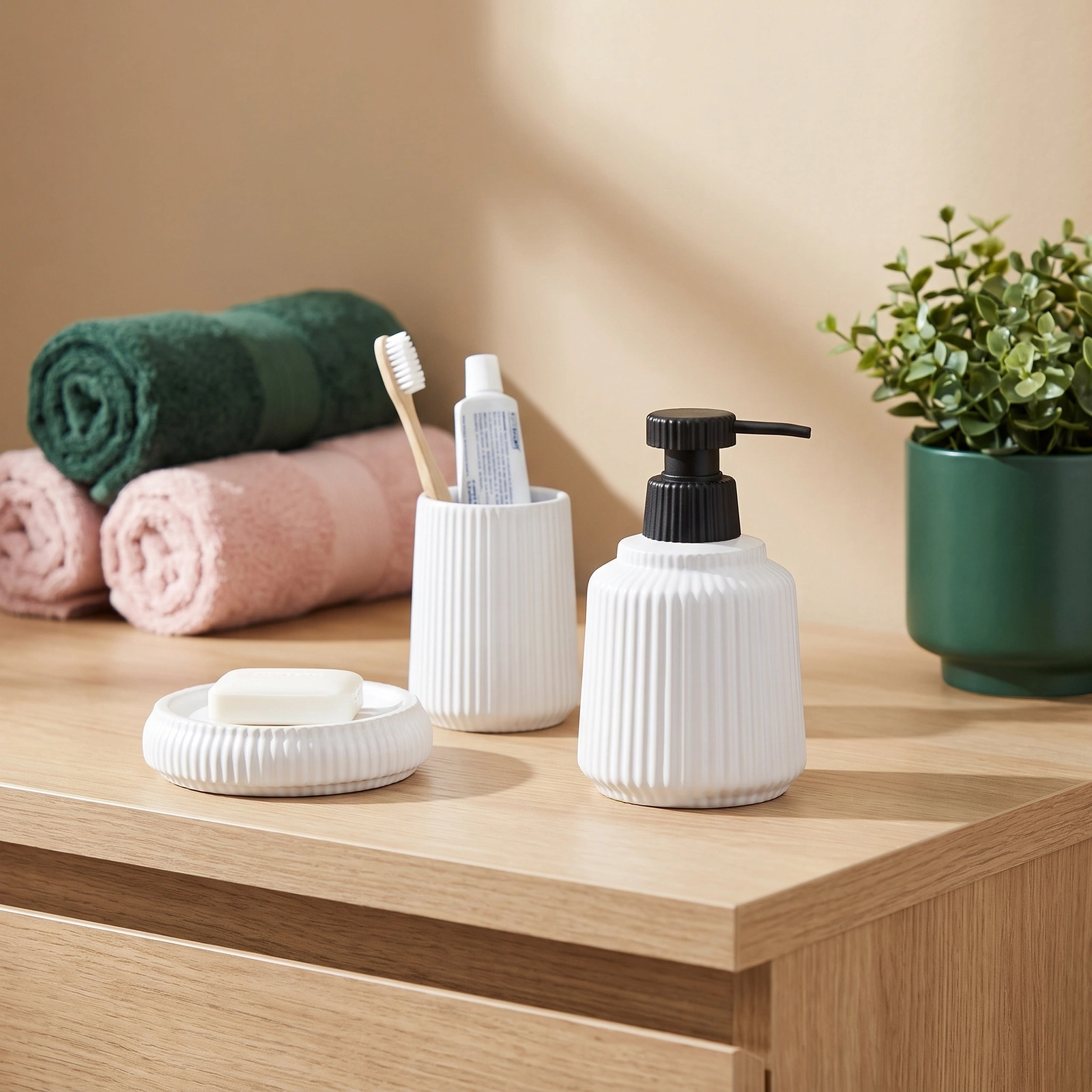 White Ceramic Ribbed Bathroom Set - 3 Pieces - Kitchen essentials